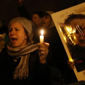 الاتراك يتظاهرون أمام السفارة الروسية بأنقرة تنديدا بمجازر حلب