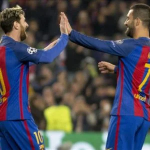 بـ”هاتريك” تركي وهدف لميسي برشلونة يهزم مونشنغلادباخ بدوري الأبطال