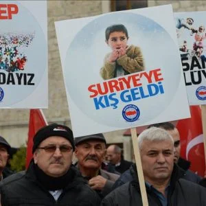 احتجاجات شعبية في تركيا ضد غارات النظام السوري المتواصلة على حلب