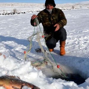 بحيرة “جيلدير” التركية.. فرصة لصيد السمك مثل الإسكيمو