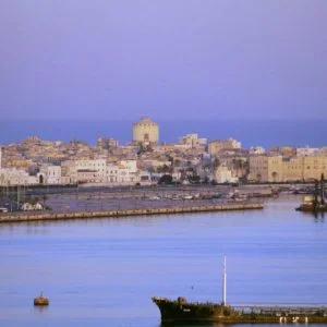 تركيا تعيد فتح سفارتها في طرابلس الليبية