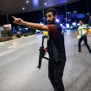 ناجون من هجوم اسطنبول يروون لحظات الرعب التي عاشوها