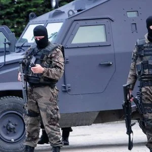 اعتقال 5 اشخاص يشتبه بضلوعهم في الهجوم على مبنى إدارة الأمن العام باسطنبول