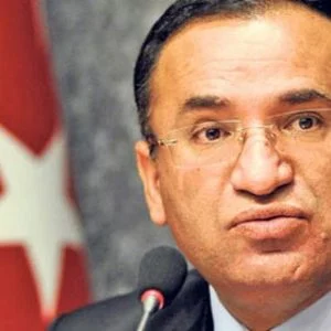 وزير العدل التركي: إصلاح العلاقات مع اليونان سيتطلب وقتاً وجهداً عظيمين