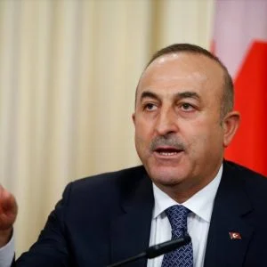 تركيا تلوح بإلغاء اتفاقية إعادة قبول اللاجئين مع اليونان رداً على رفضها تسليم انقلابيين