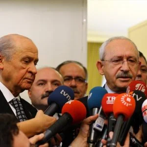 زعيما المعارضة في تركيا يبحثان مسألة تغيير دستور البلاد