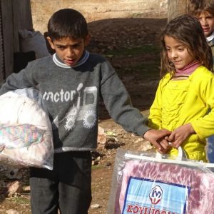 عائلة يلدريم ترسل 6 شاحنات محملة بالمساعدت للأطفال السوريين