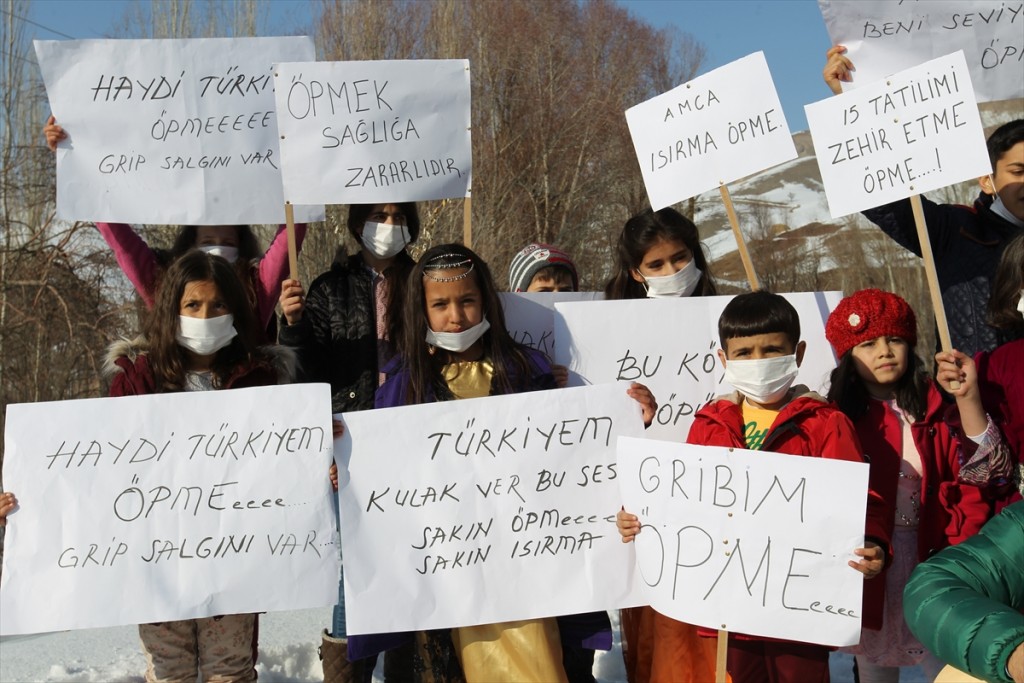 "لا تُقبِلني" .. أغنية تركية لمكافحة الأنفلونزا 9