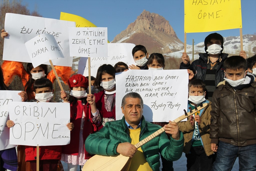 "لا تُقبِلني" .. أغنية تركية لمكافحة الأنفلونزا 11