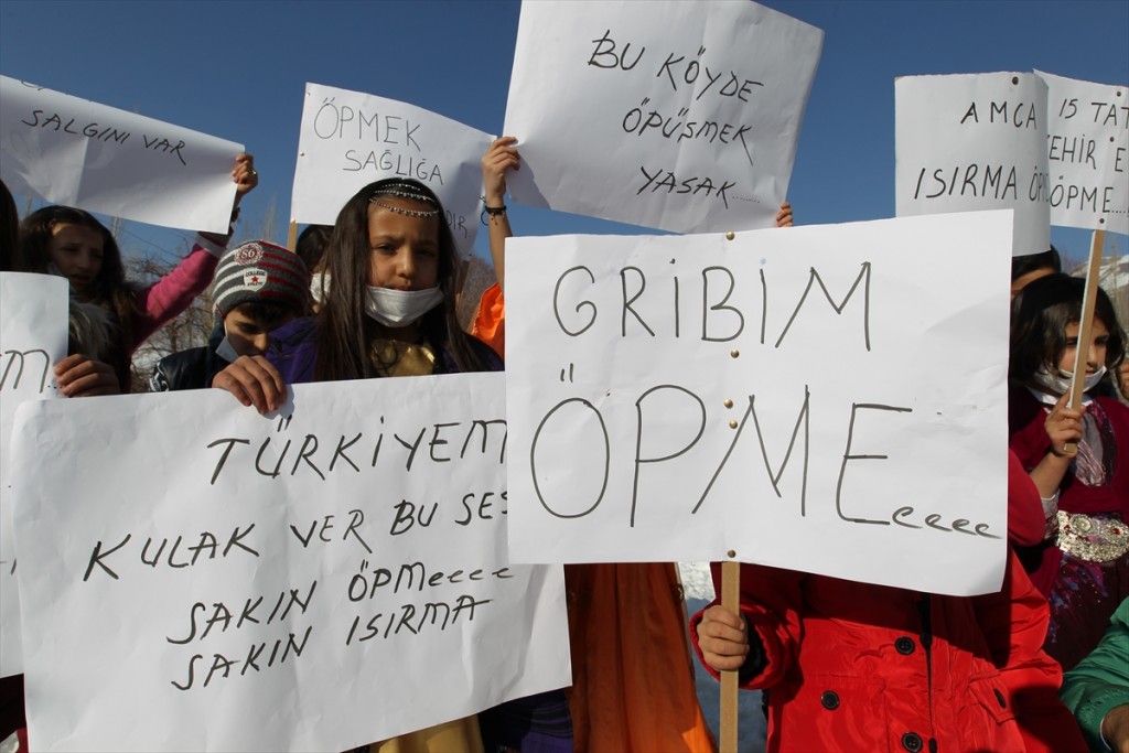 "لا تُقبِلني" .. أغنية تركية لمكافحة الأنفلونزا 13