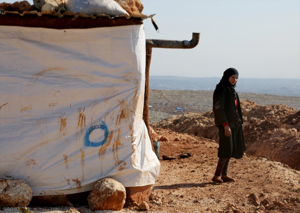 نازحون حلبيون في شتاء سوريا.. معاناة يفاقمها البرد 3