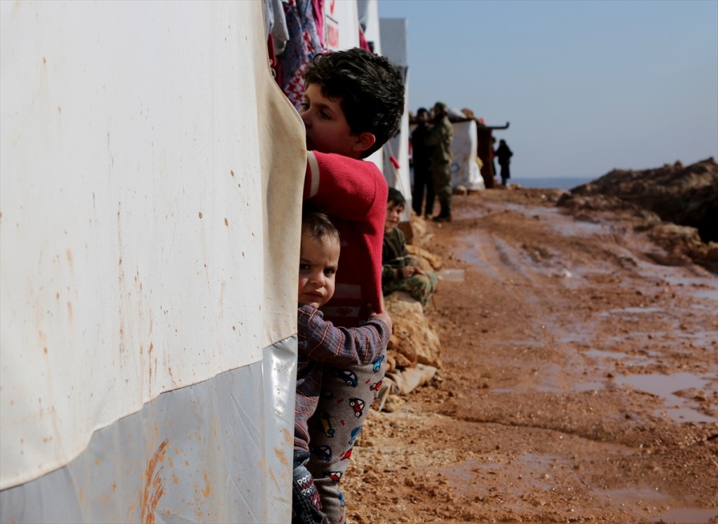 نازحون حلبيون في شتاء سوريا.. معاناة يفاقمها البرد 7