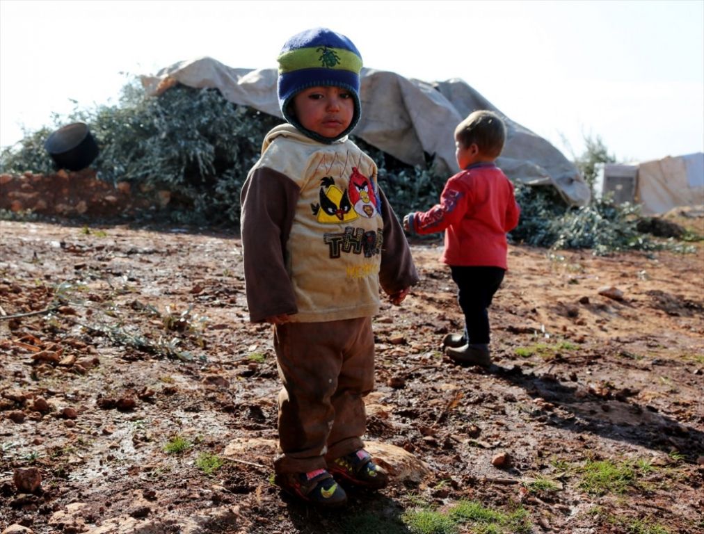 نازحون حلبيون في شتاء سوريا.. معاناة يفاقمها البرد 11