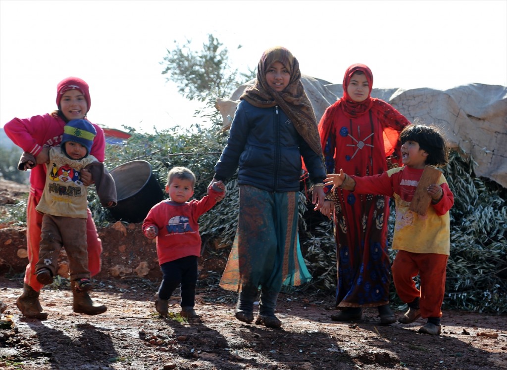 نازحون حلبيون في شتاء سوريا.. معاناة يفاقمها البرد 13