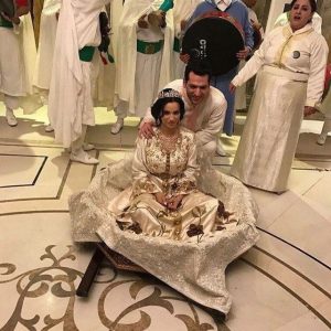 الممثل التركي “مراد يلدريم” وزوجته يقيمان حفل زفافهما الثاني بصبغة مغربية‎