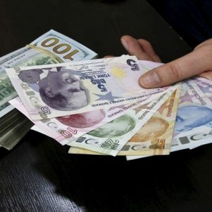 انخفاض الليرة التركية إلى مستوى تاريخي جديد مقابل الدولار