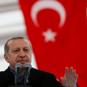 اردوغان: وزارة الداخلية تدرس منح الجنسية للسوريين والعراقيين