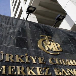 البنك المركزي التركي يرفع سعر الفائدة على الإقراض لأجل ليلة واحدة لدعم الليرة