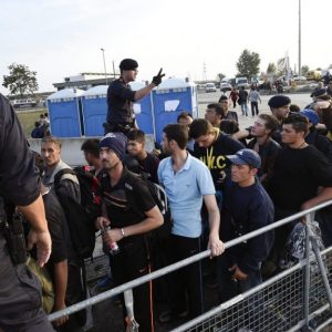 المهاجرون وطالبو اللجوء في بلغاريا ينشدون المعاملة الحسنة