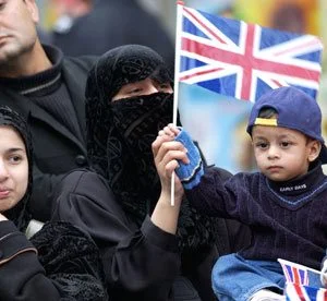 مسلمو بريطانيا يعانون عنصرية التوظيف وضعف الأجور