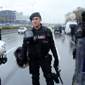 هجوم إرهابيّ مسلّح على الشرطة في أسانيورت بإسطنبول