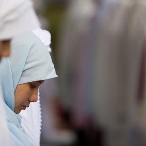 أمريكا.. طالبة مسلمة تتعرض للطرد من حافلة المدرسة بسبب حجابها