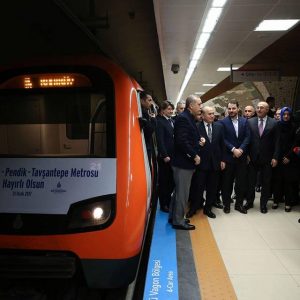 شاهد الرئيس أردوغان يقود "مترو أنفاق" جديد بإسطنبول 3