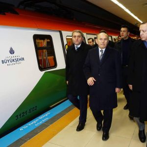 شاهد الرئيس أردوغان يقود "مترو أنفاق" جديد بإسطنبول 9