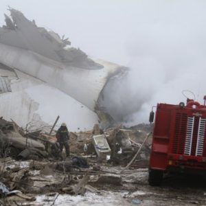 الخطوط الجوية التركية تنفي علاقتها بطائرة شحن سقطت في قرغيزستان