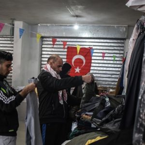معرض تركي خيري لتوزيع الملابس على 40 أسرة في غزة