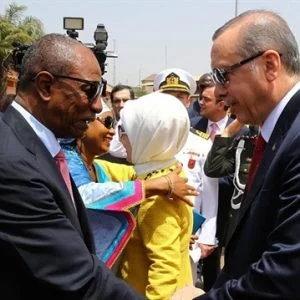 بلدية العاصمة الغينية تتسلّم 50 حافلة من تركيا