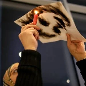 بـ “أدخنة الشموع” .. أم سورية تحكي كفاحها