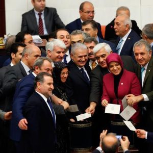 “العدالة والتنمية” في تركيا يخطط للاستفتاء على تعديلات الدستور بين مارس وأبريل