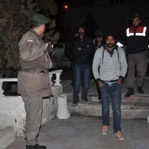 الدرك التركي يحبط تسلل 118 أجنبيا إلى اليونان