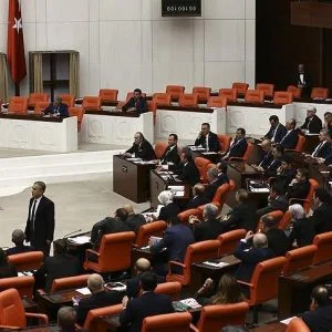 البرلمان التركي يوافق بالتصويت الأول على المادتين 10-11 من التعديل الدستوري