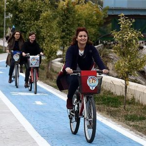 كيف شجعت بلدية تركية المواطنين على استخدام الدراجات الهوائية ؟؟
