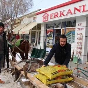 “الترام الثلجي” مصدر رزق و وسيلة مواصلات فعالة في الثلوج