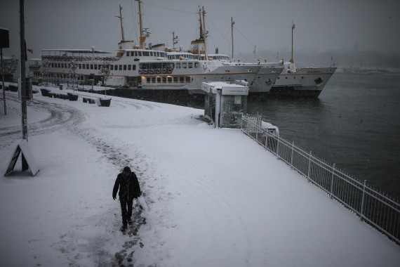 شاهد الثلوج تغلق مضيق البوسفور 2 شاهد الثلوج تغلق مضيق البوسفور 1