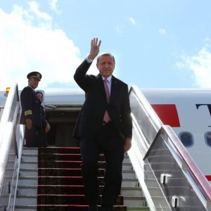 قبل انتهاء القمة الاسلامية.. اردوغان يعود الى تركيا