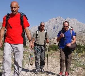 5 ماراثونات و 5 قمم .. هدف كفيف تركي