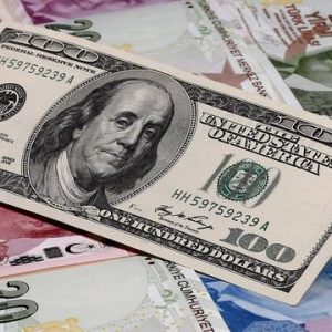 متغيرات دولية تخفض صرف الدولار أمام الليرة التركية لادنى قيمة منذ شهرين