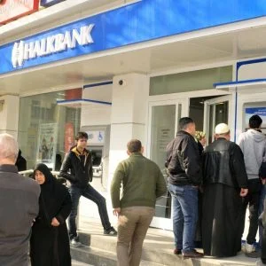 تركيا توزع مساعدات نقدية للسوريين بقيمة 100 ليرة شهريا