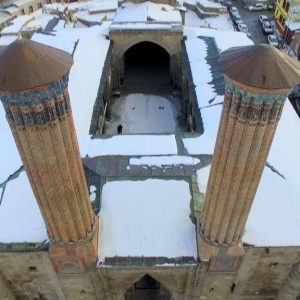 ارضروم التركية.. متحف طبيعي مفتوح وسط بيئة ساحرة 2 ارضروم التركية.. متحف طبيعي مفتوح وسط بيئة ساحرة 1