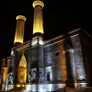 ارضروم التركية.. متحف طبيعي مفتوح وسط بيئة ساحرة 12 ارضروم التركية.. متحف طبيعي مفتوح وسط بيئة ساحرة 11