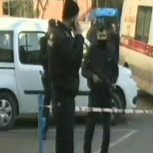 مسلح يحتجز أطباء كرهائن في مستشفى جراح باشا باسطنبول