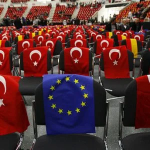 أنقرة تقترح عقد قمة مع الاتحاد الأوروبي لإحياء ملف العضوية