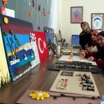 احجار نهر الفرات.. لوحات فنية بديعة و مورد رزق لنساء "ألازيغ" 8 احجار نهر الفرات.. لوحات فنية بديعة و مورد رزق لنساء "ألازيغ" 7