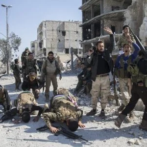 وزير الدفاع التركي : تمت السيطرة على كامل مدينة الباب بشكل “شبه تام”