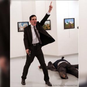 صور قاتل السفير الروسي في تركيا تحصل على جائزة “وورد برس فوتو”