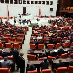 تركيا قد تصبح الدولة رقم 52.. مشروع قانون لتخفيض سن الترشح للبرلمان الى 18 عام